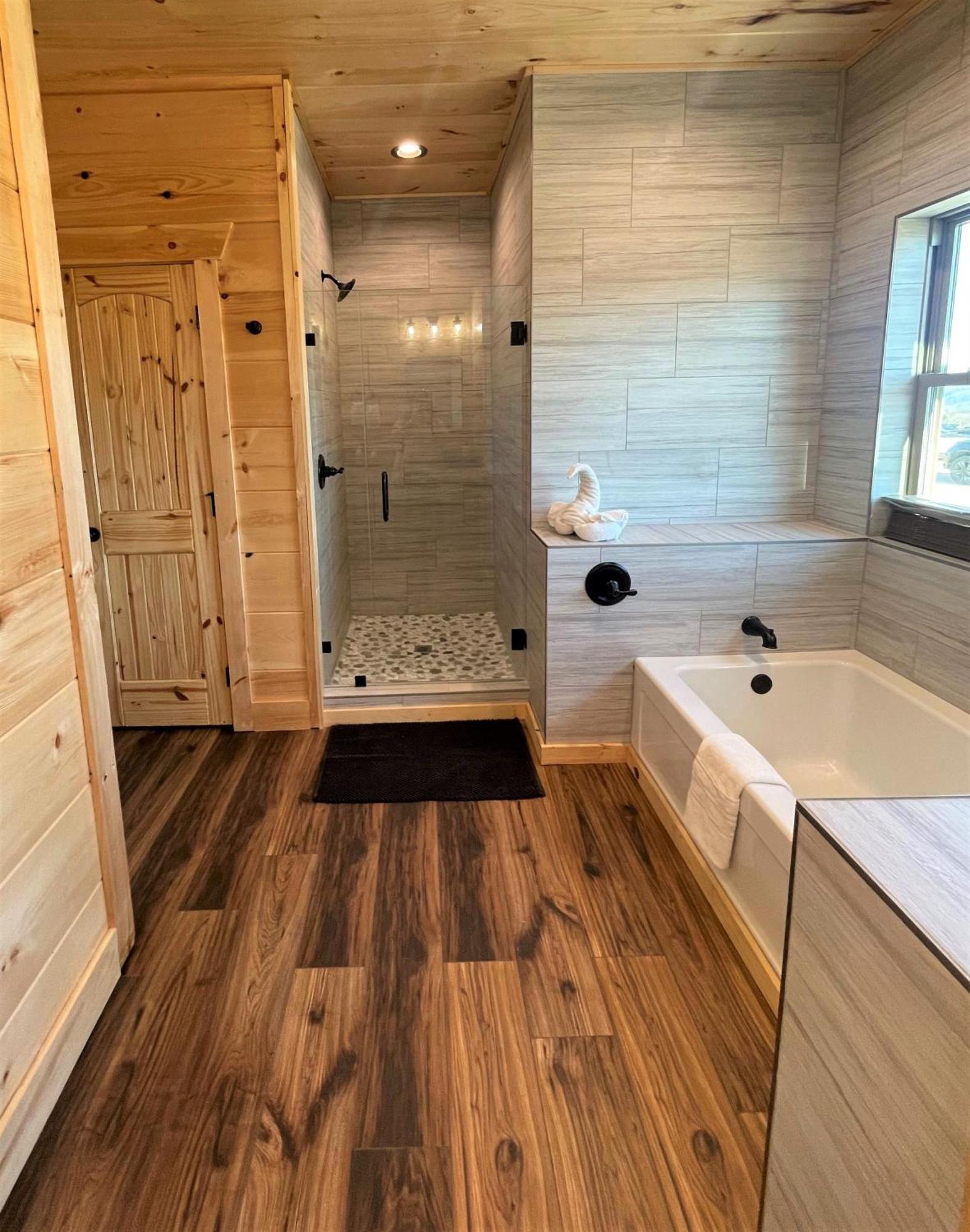 Big Pine - Mtn Top Luxe W/ Private Pool, Hot Tub, Pool Table Waldens Creek Room photo